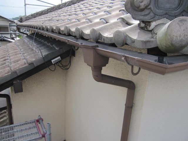 姫路市の雹害を受けた雨樋